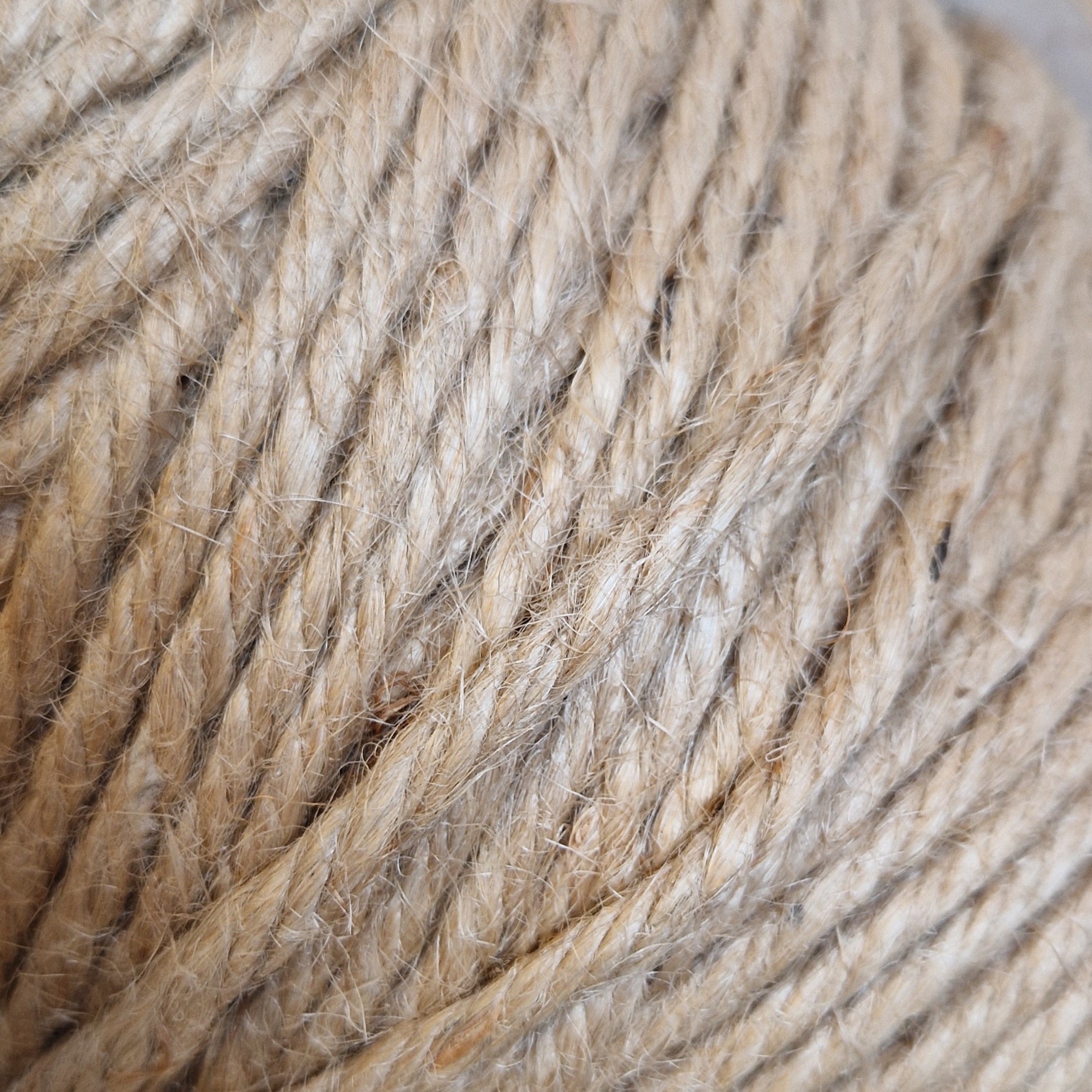 Jutesnöre naturjute 3 mm – 200 m – närbild på detalj och kvalitet | Snittblomsfolk